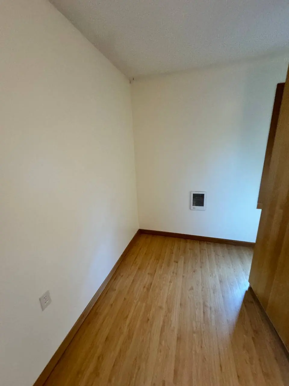 Living area ceiling repaint in Bellevue - detailed view of living space